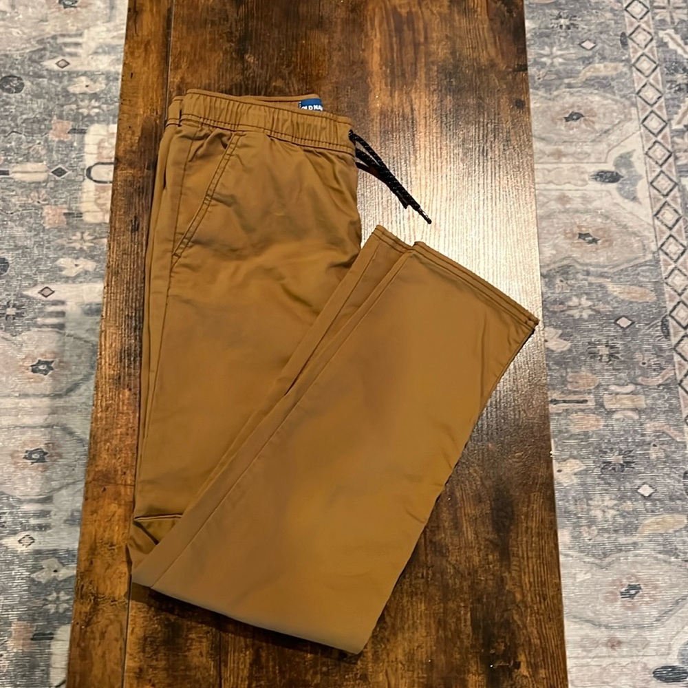 Boys Old Navy Tech Taper dark brown pants XL  (14-16) 
Same day shipping.